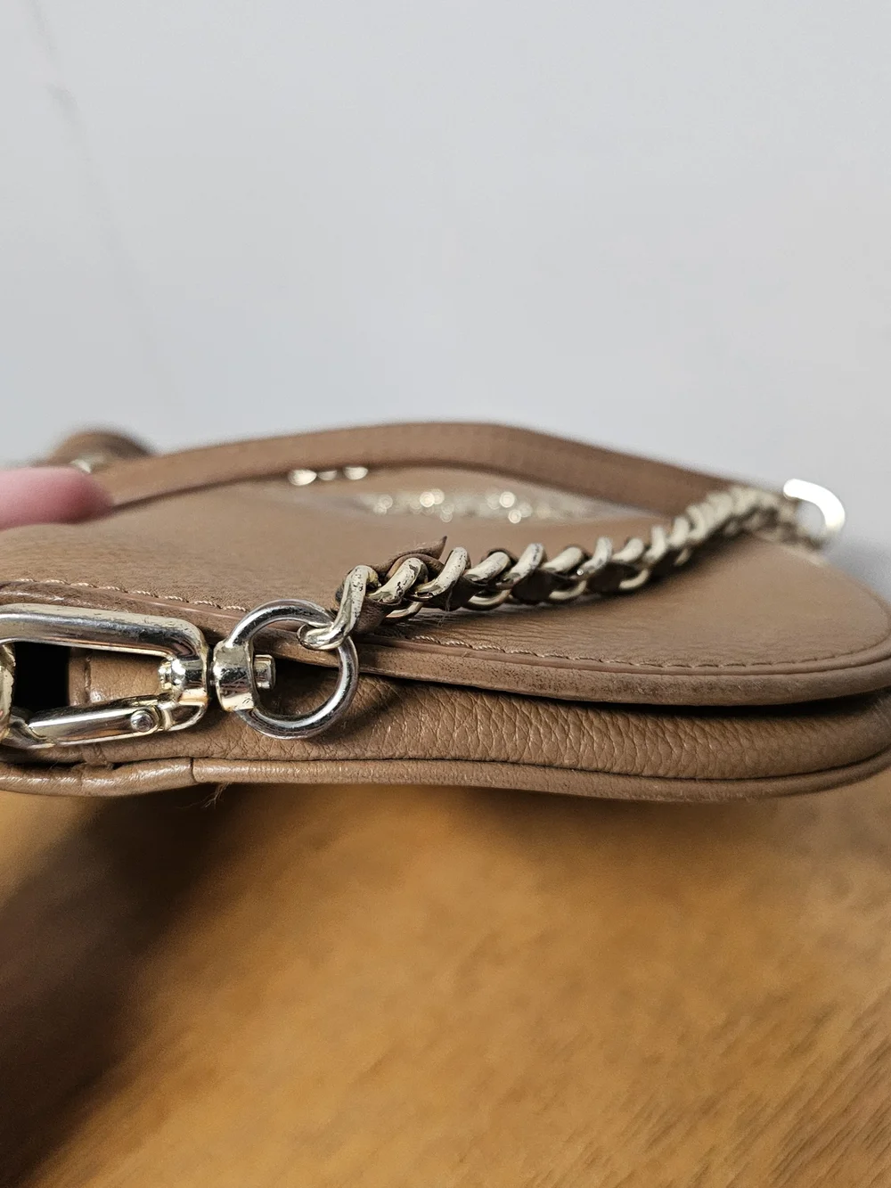 Tory Burch Tan Leather Crossbody Bag Chain Strap Minimalist Neutral Camel‎ Brown